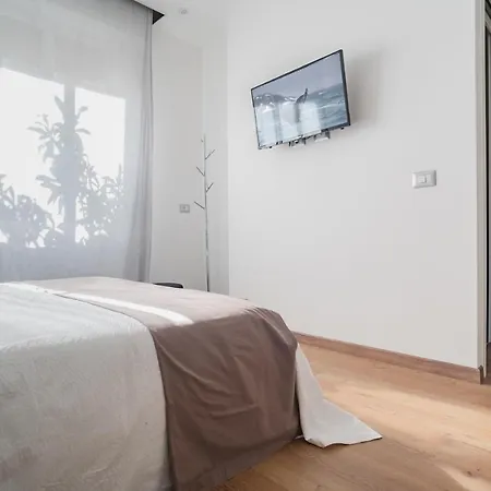 Modern Near The Station! *